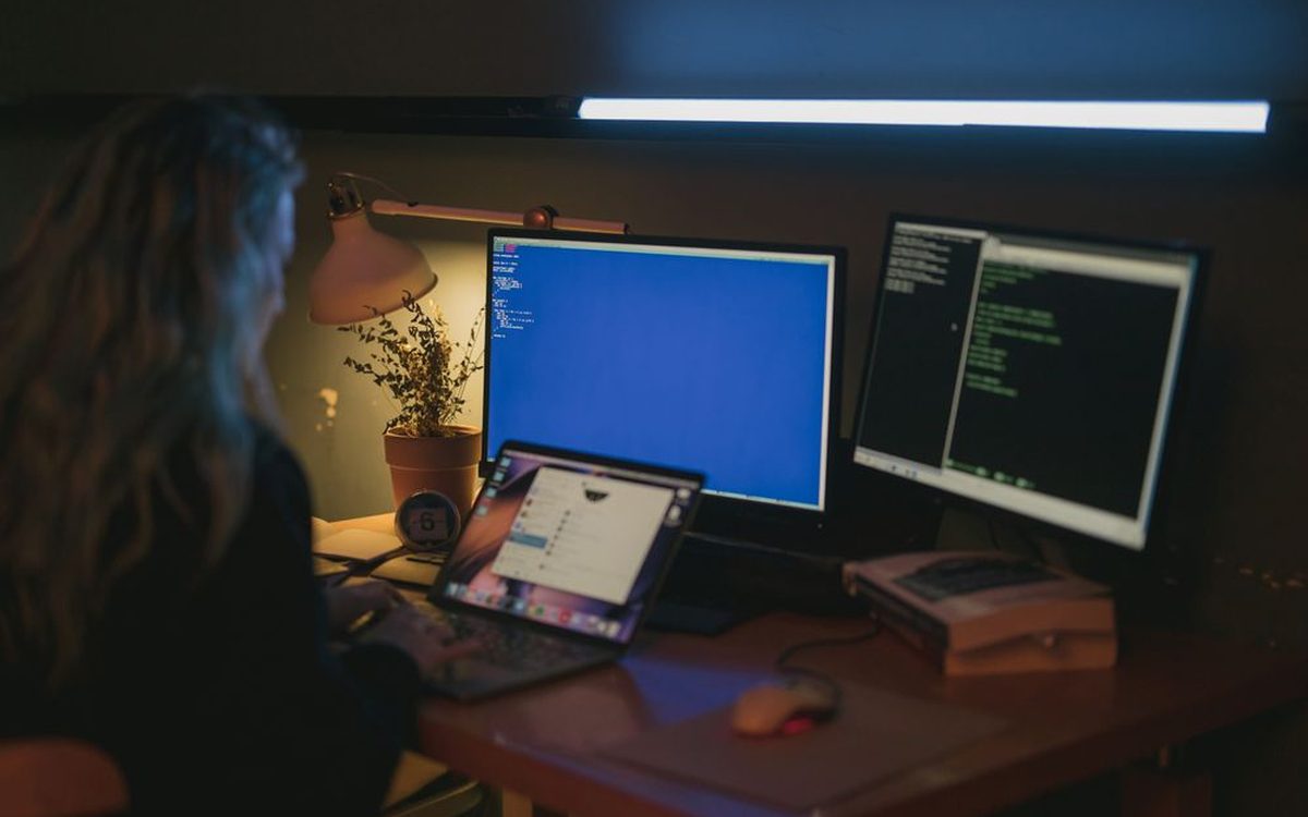 Signs an Employee or Business Partner Is Stealing Your Trade Secrets